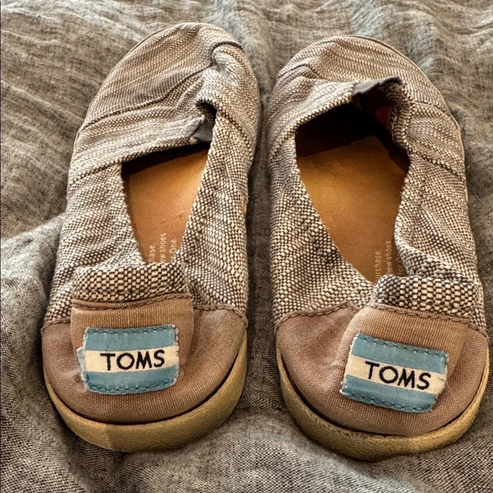 TOMS Womens Sz 8 Slip On Canvas Flats Taupe Gray Textured